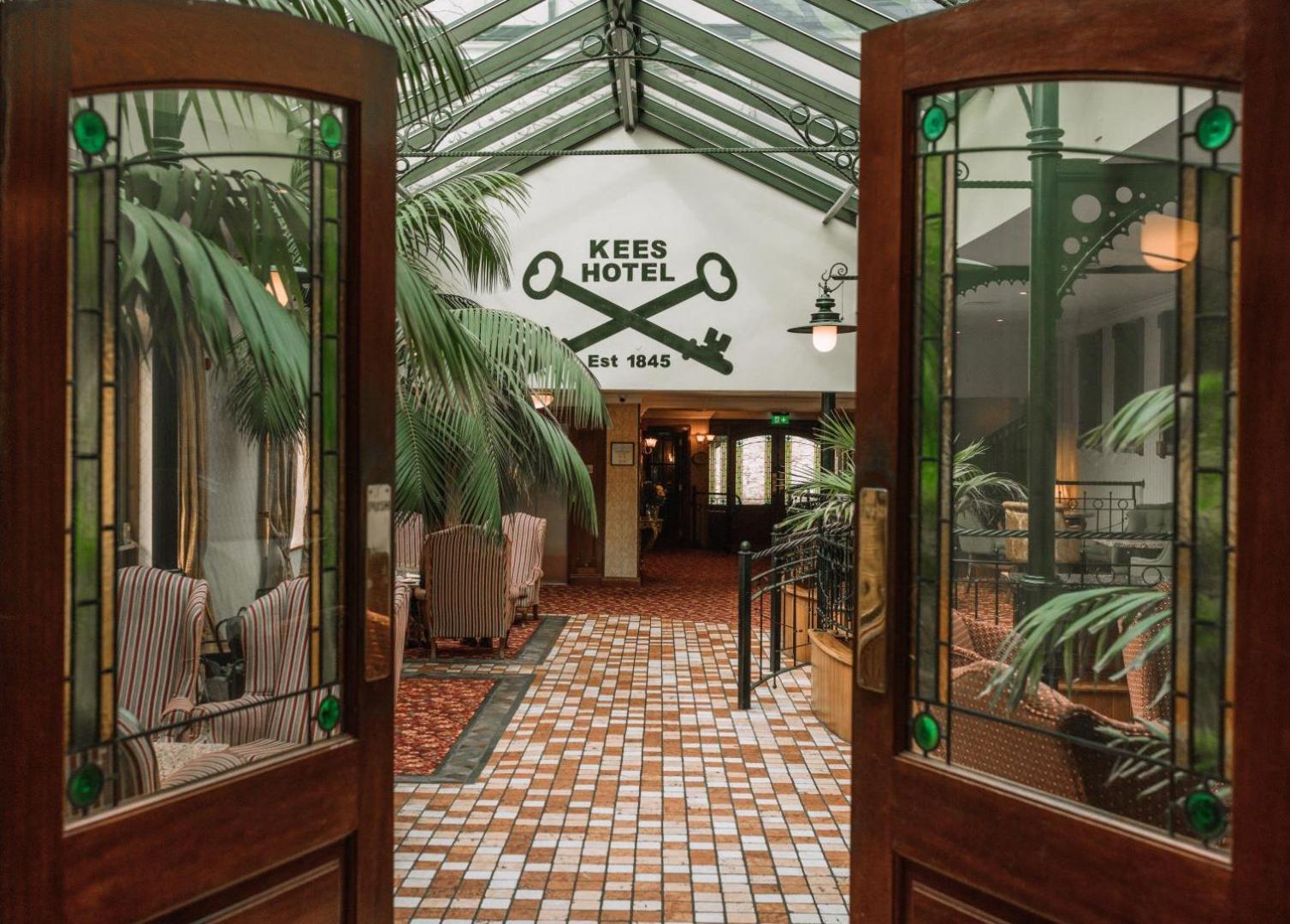 Kee'S Hotel Stranorlar Exterior foto
